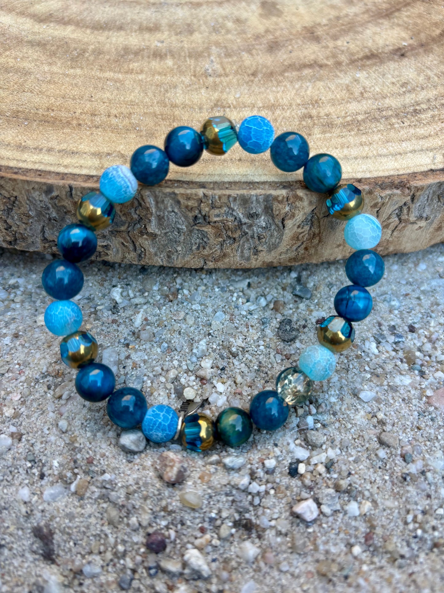 Damesarmband met verschillende blauw tinten