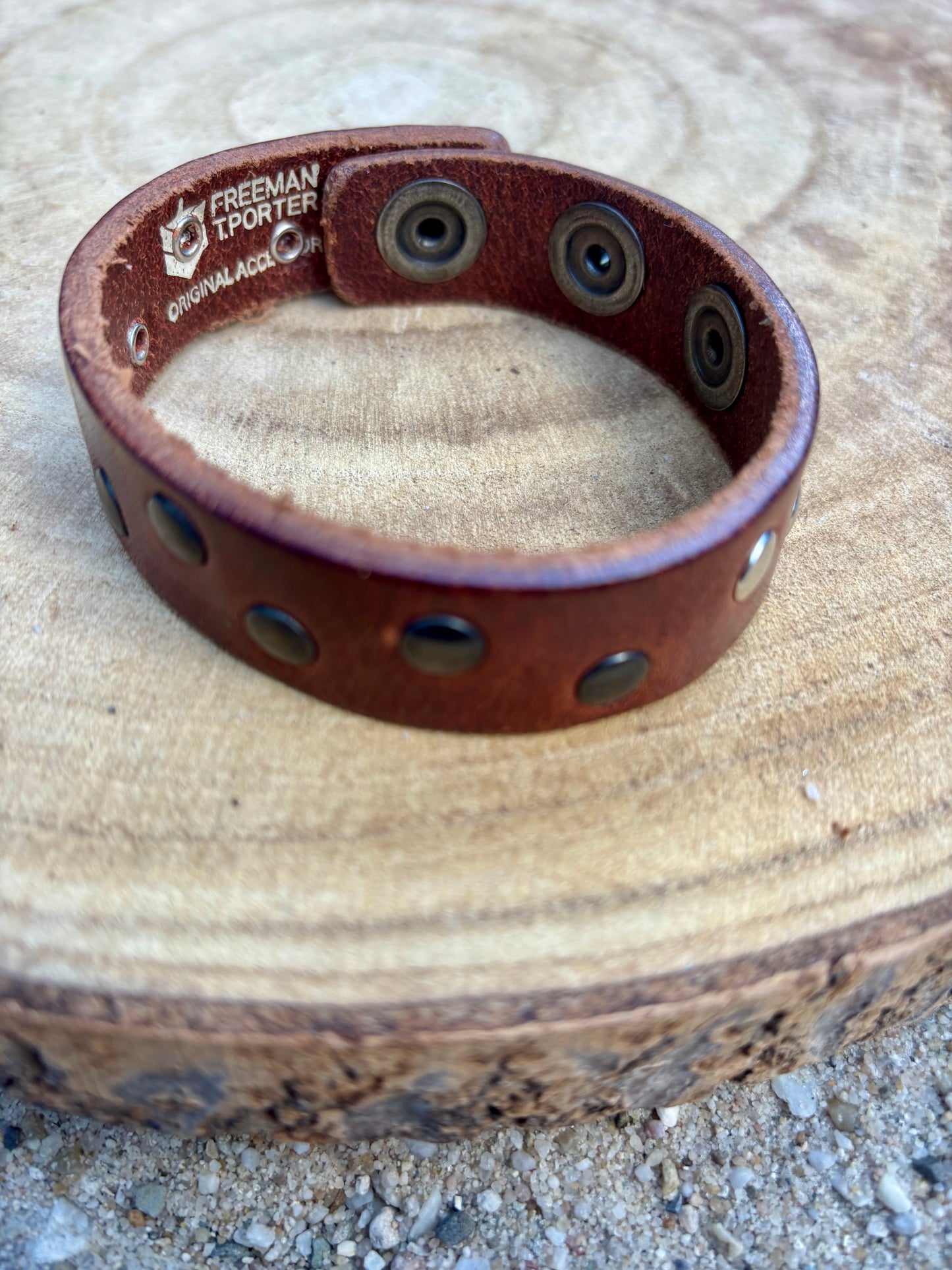 Leren armband bruin met studs