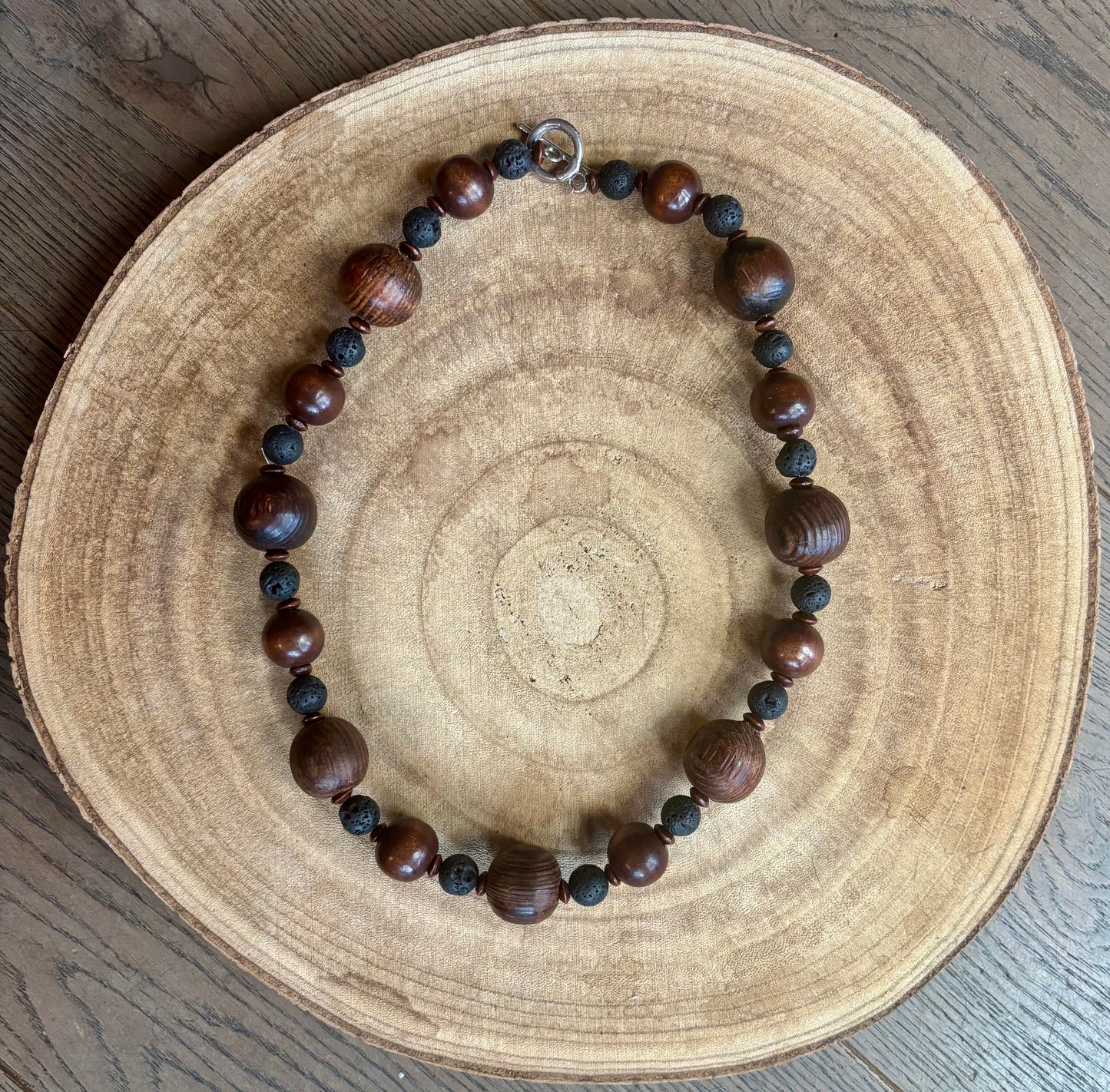 Herenketting met grove houten kralen