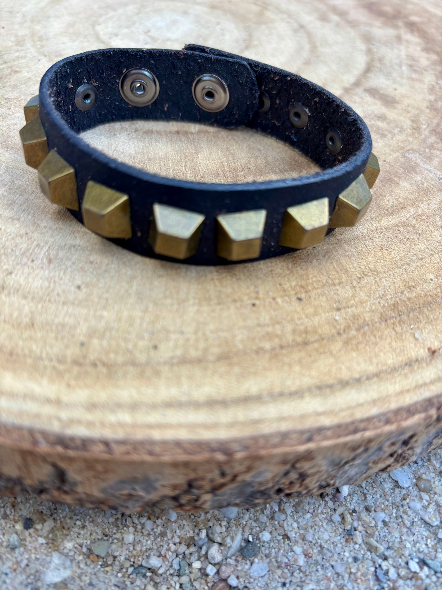 Leren armbanden diverse soorten 23 cm met druk sluiting