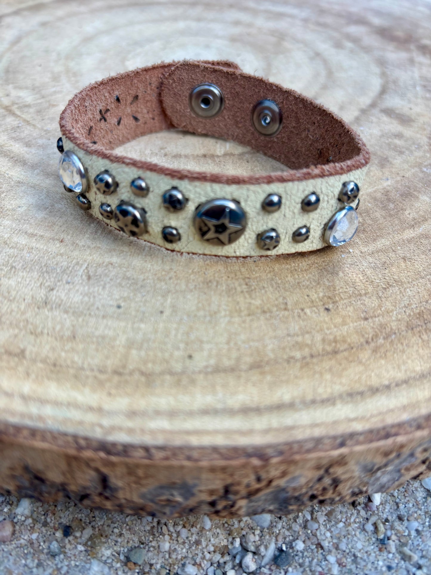 Leren armbanden diverse soorten 23 cm met druk sluiting