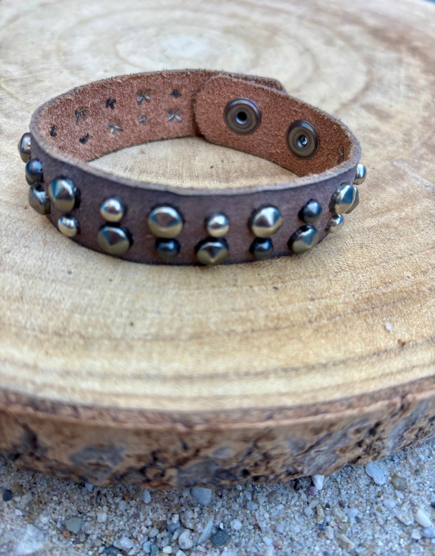 Leren armbanden diverse soorten 23 cm met druk sluiting