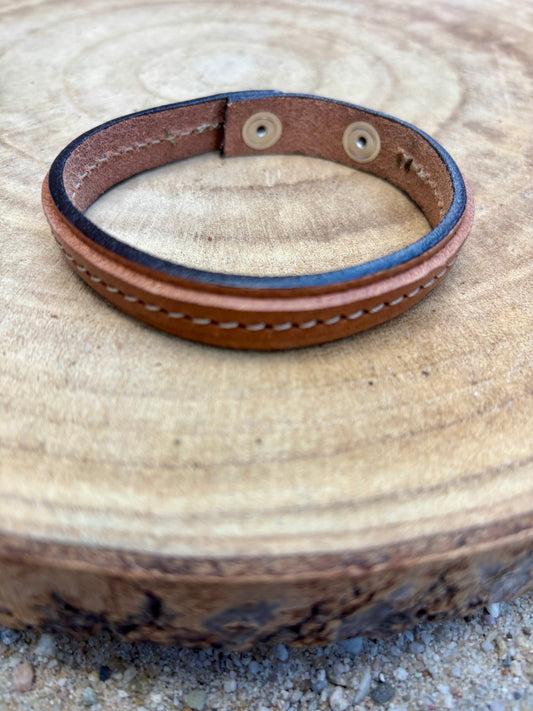 Leren armband  bruin met stikwerk